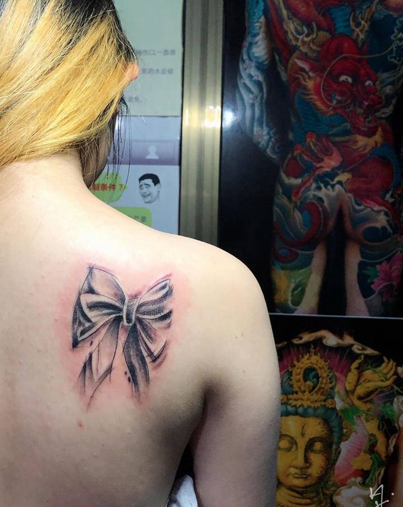 小清新纹身图片_胸部纹身图案