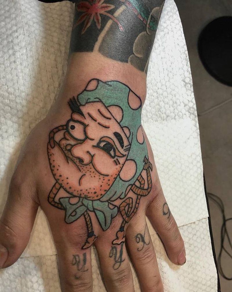 手背火男纹身图片_手部老传统纹身图案