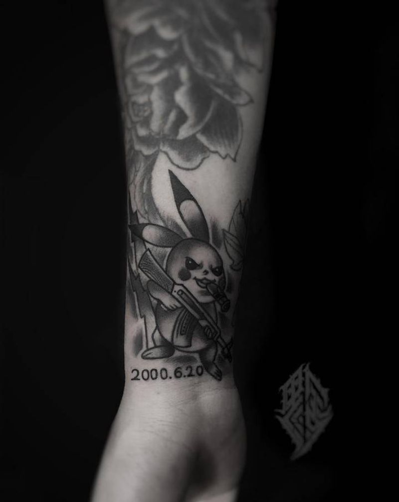 暗黑皮卡丘纹身图片_手臂纹身图案