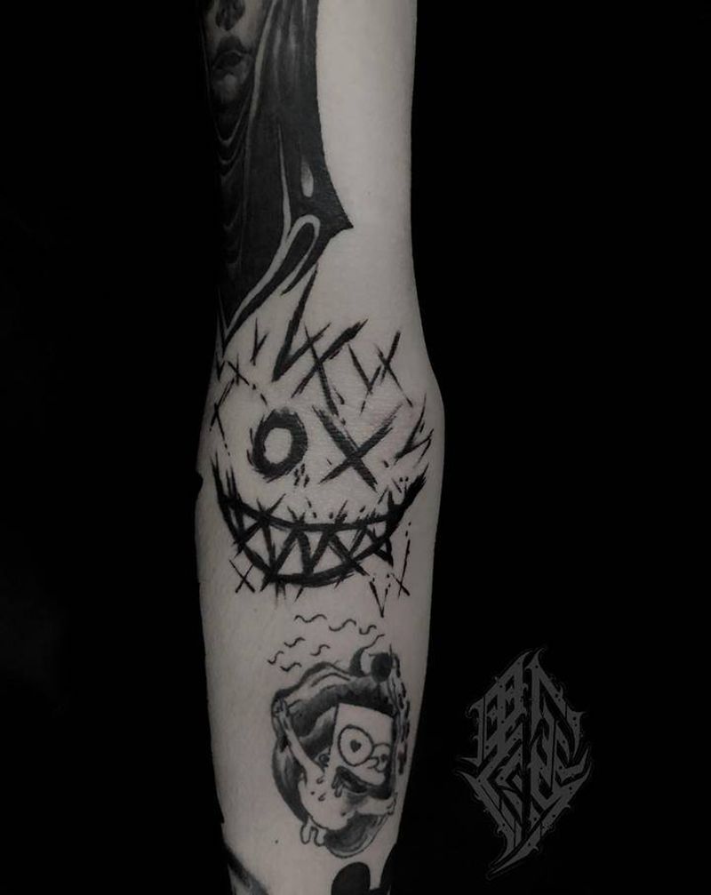 扎个小图纹身图片_手臂花体字纹身图案