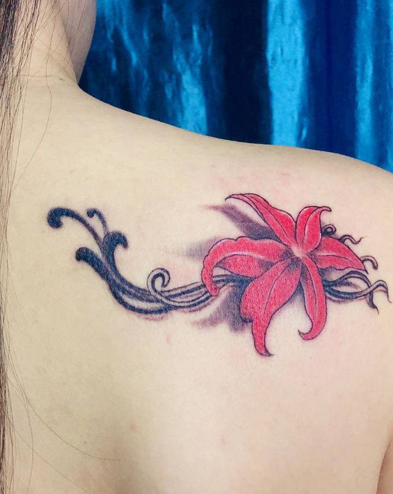 比岸花纹身图片_背部新传统纹身图案
