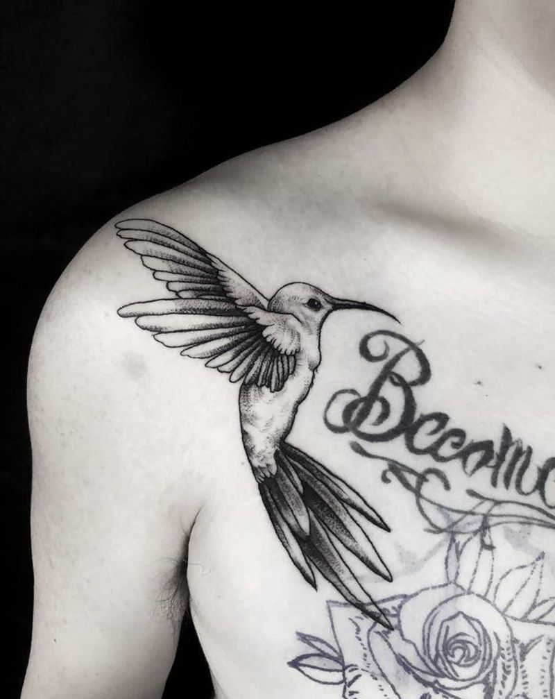 蜂鸟纹身图片_胸部点刺纹身图案