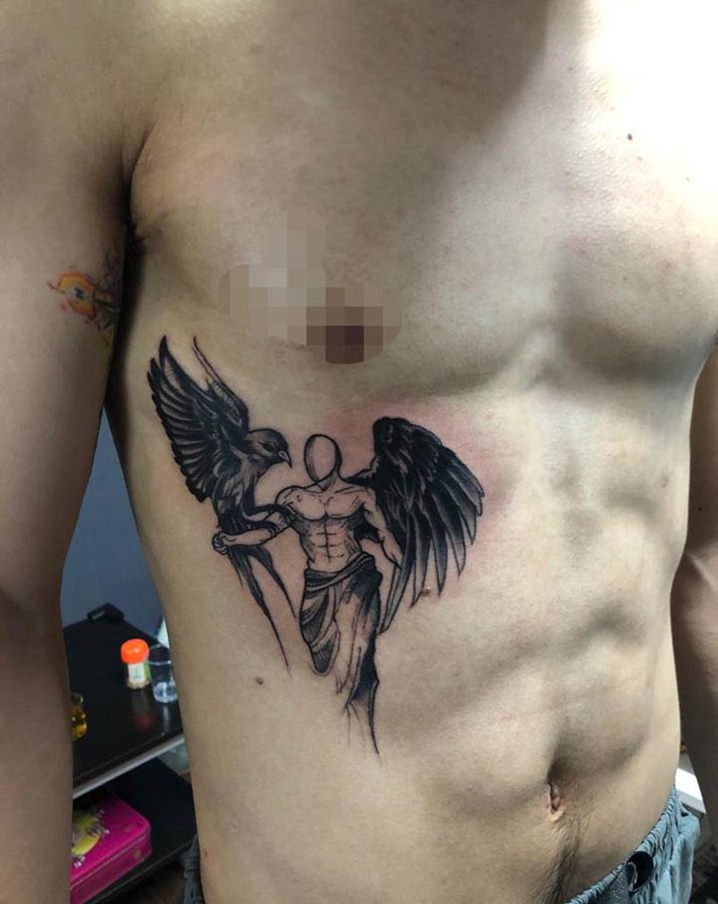 天使纹身图片_腹部欧美写实点刺纹身图案