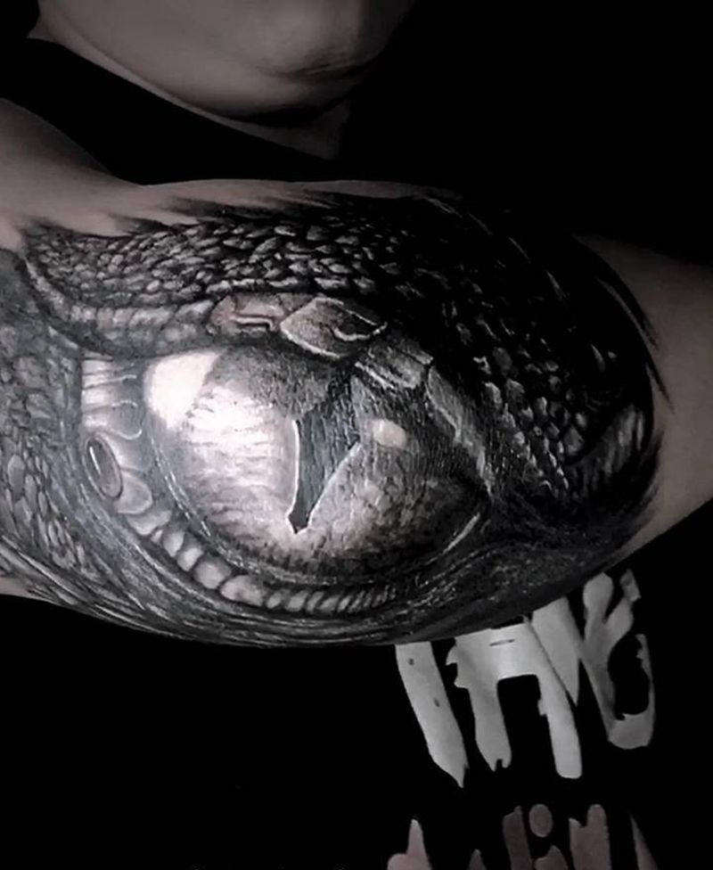 ⚜️兽眼爆肘⚜️纹身图片_手臂手部欧美写实暗黑兽眼纹身图案