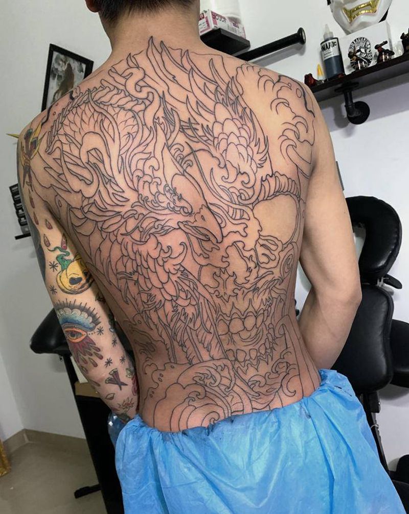 满背线条     未完纹身图片_背部纹身图案