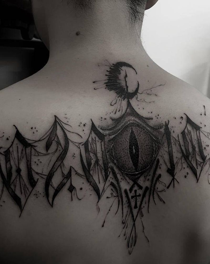 花体纹身图片_背部花体字纹身图案