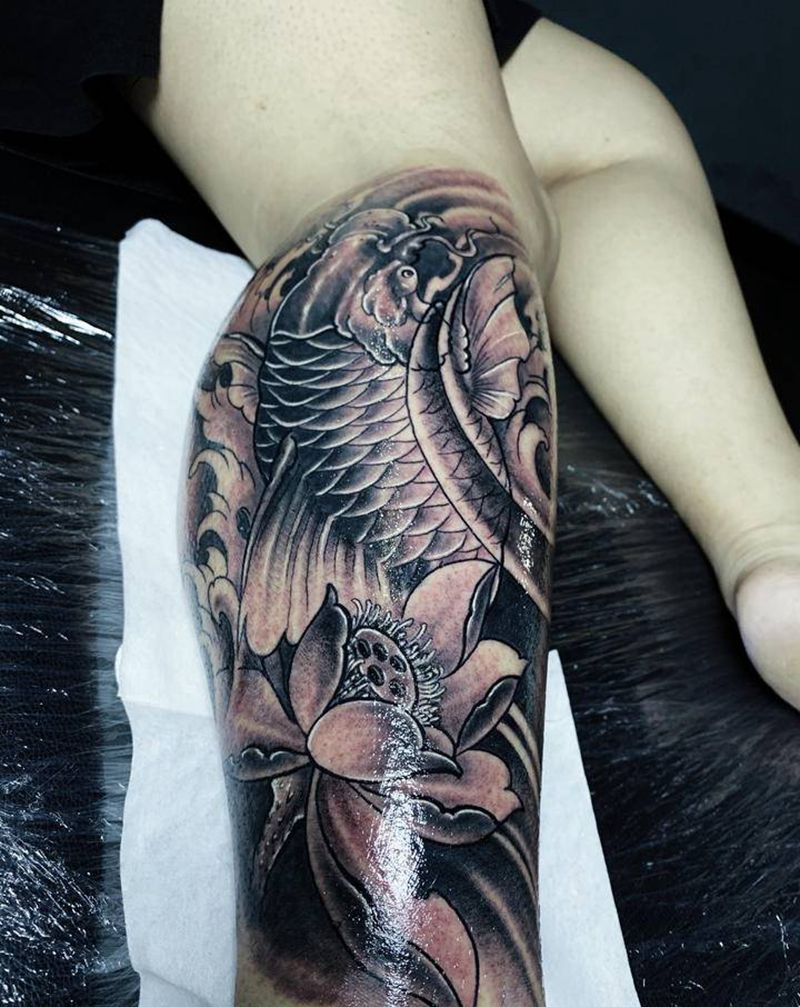 小腿鲤鱼纹身图片_腿部新传统纹身图案