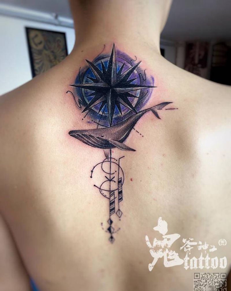 覆盖纹身图片_颈部水墨几何指南针纹身图案