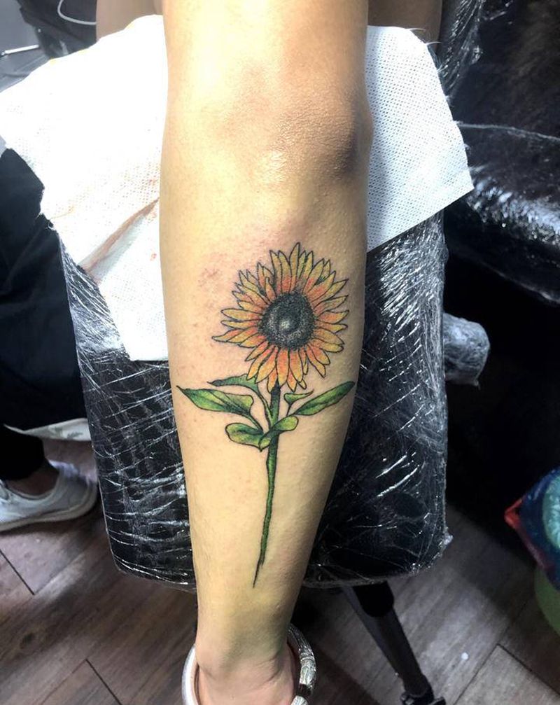 向日葵纹身图片_手部水彩欧美写实纹身图案