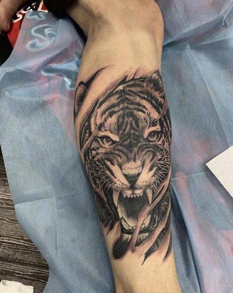 写实老虎纹身图片_脚部腿部欧美写实虎纹身图案