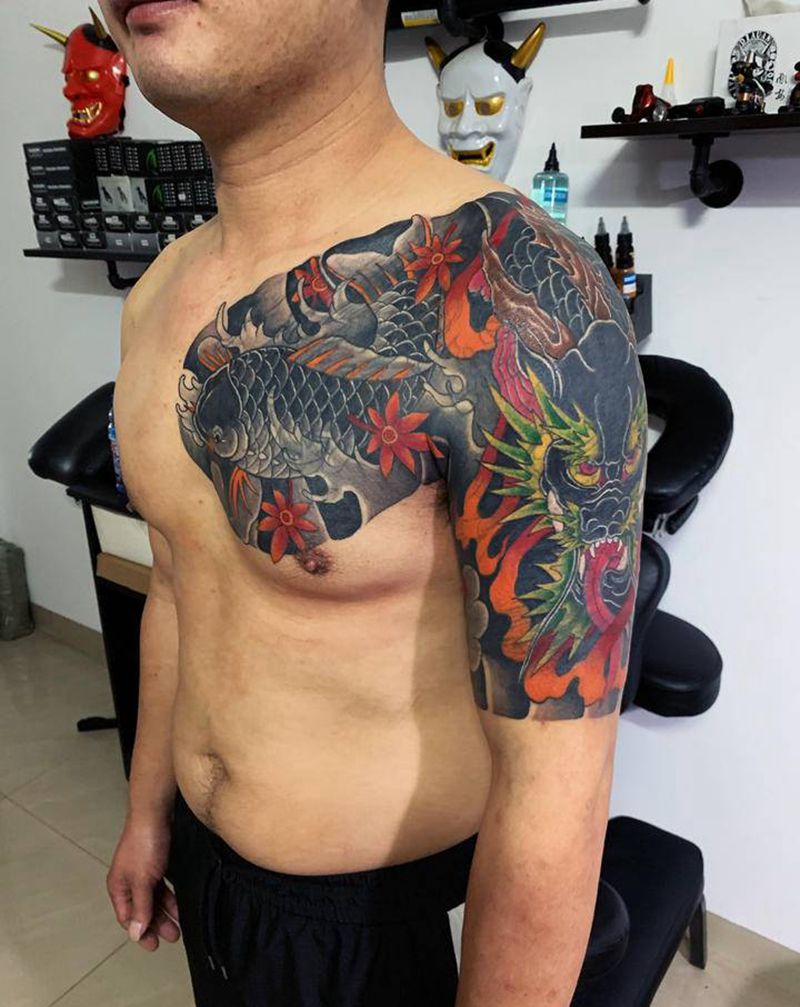 半甲遮盖（未完）纹身图片_胸部老传统纹身图案