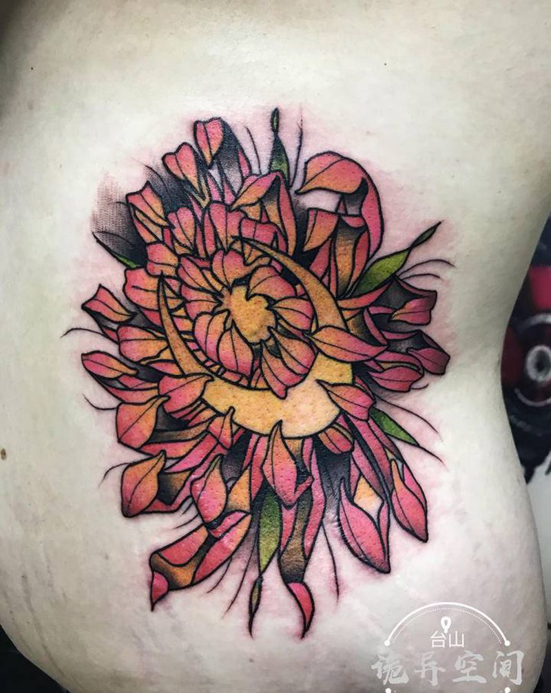 菊花纹身图片_腰部新传统纹身图案