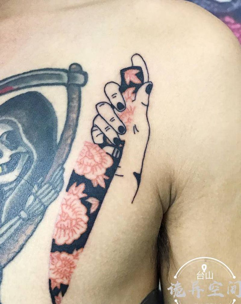 小图纹身图片_胸部Old School纹身图案