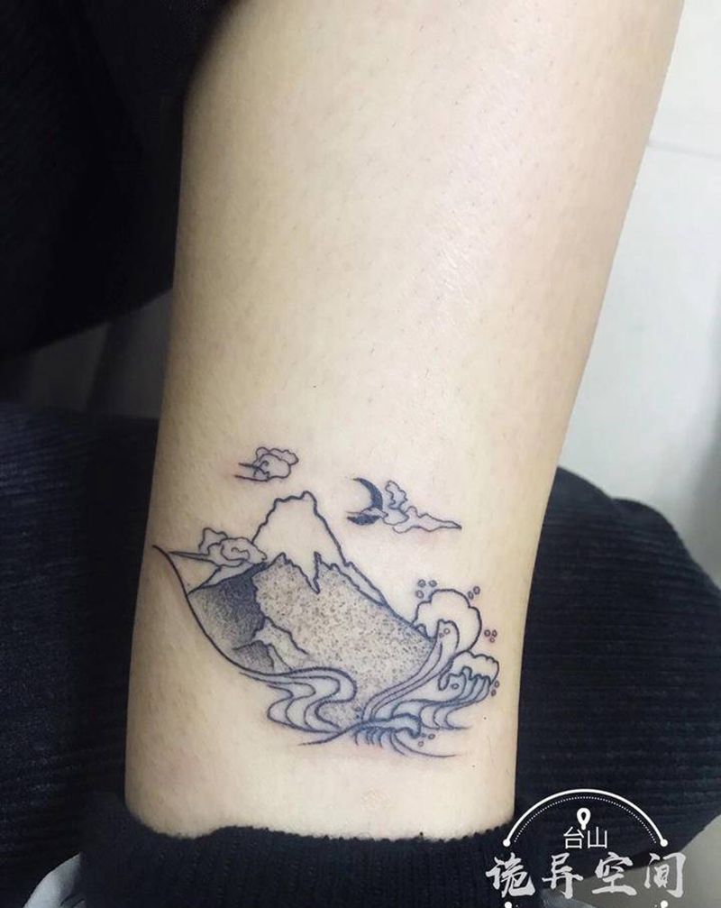 清新纹身纹身图片_腿部点刺纹身图案