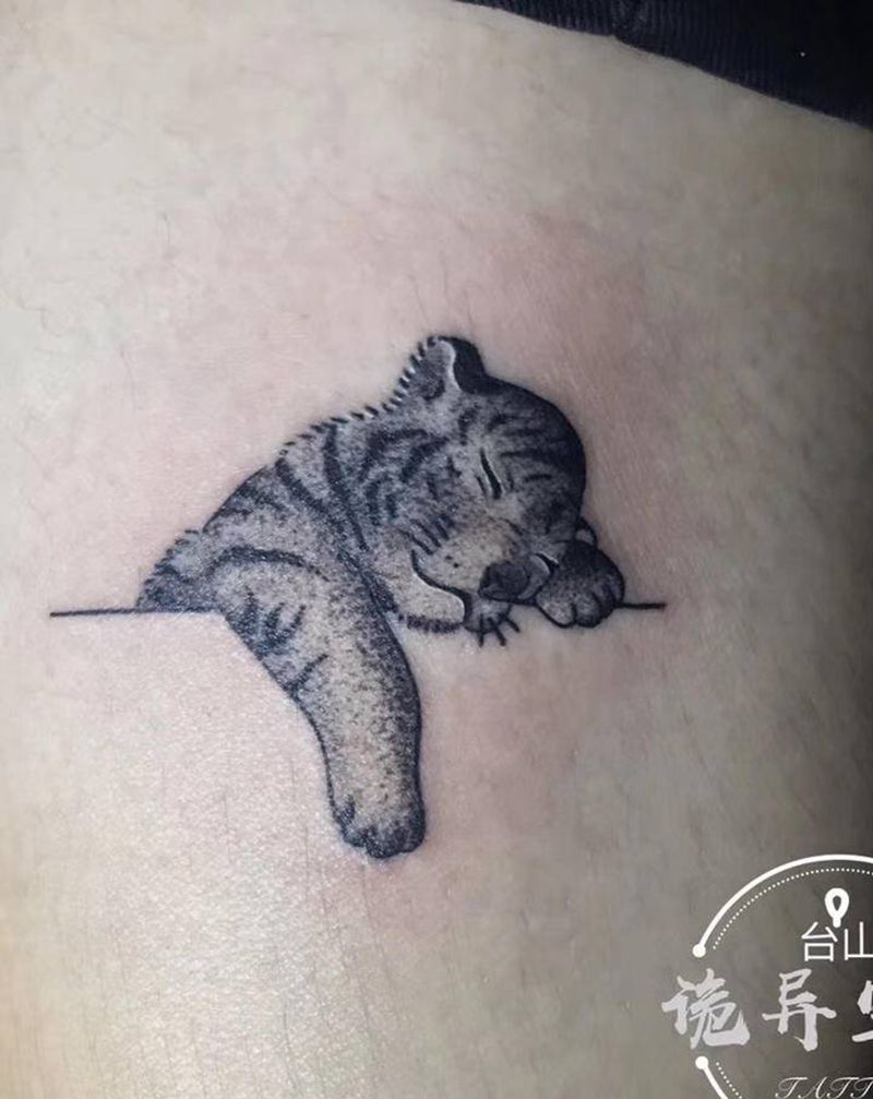 小清新纹身图片_腿部点刺纹身图案