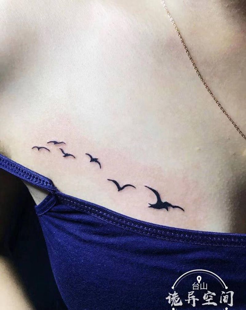 清新纹身图片_胸部纹身图案