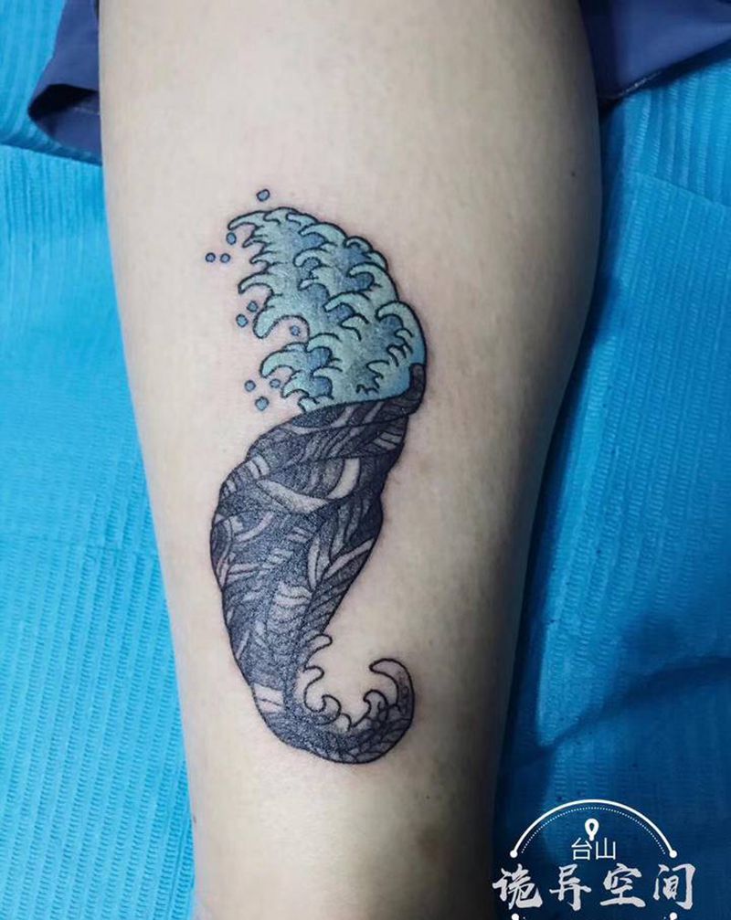 海螺纹身图片_腿部纹身图案