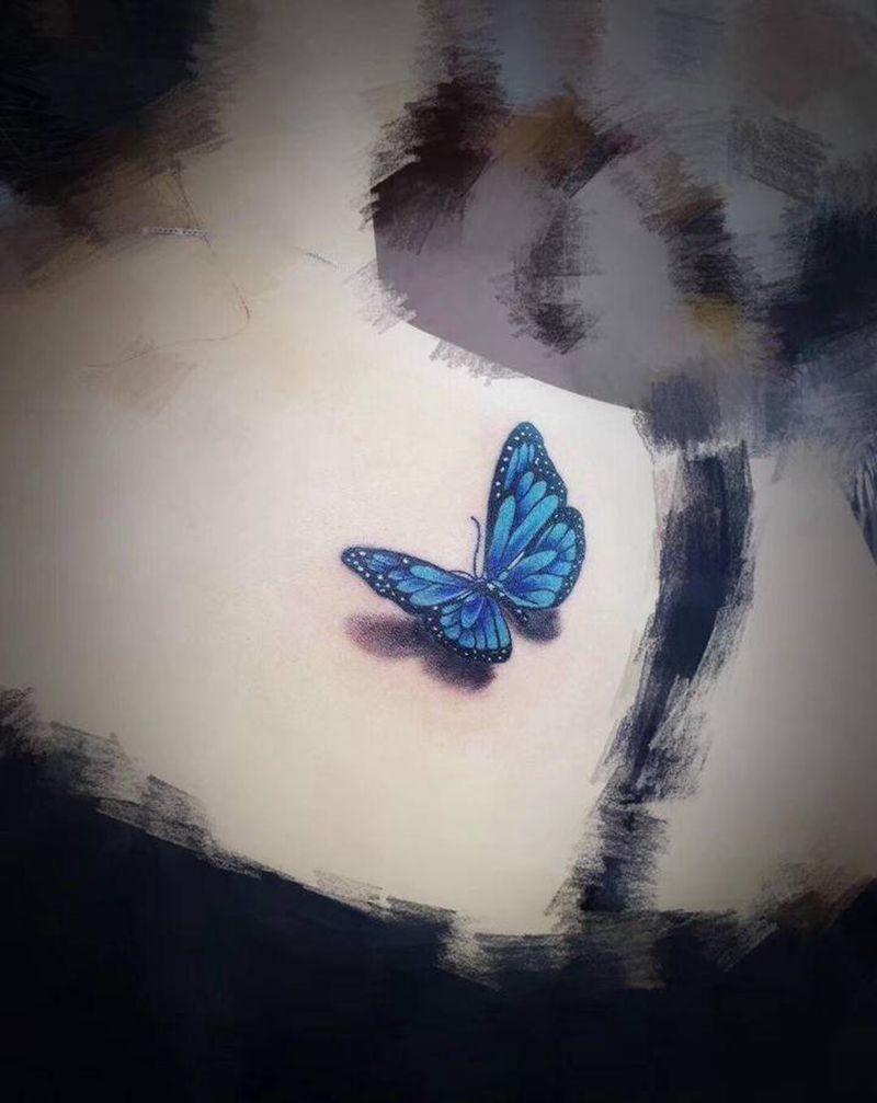 蝴蝶纹身图片_肩部纹身图案