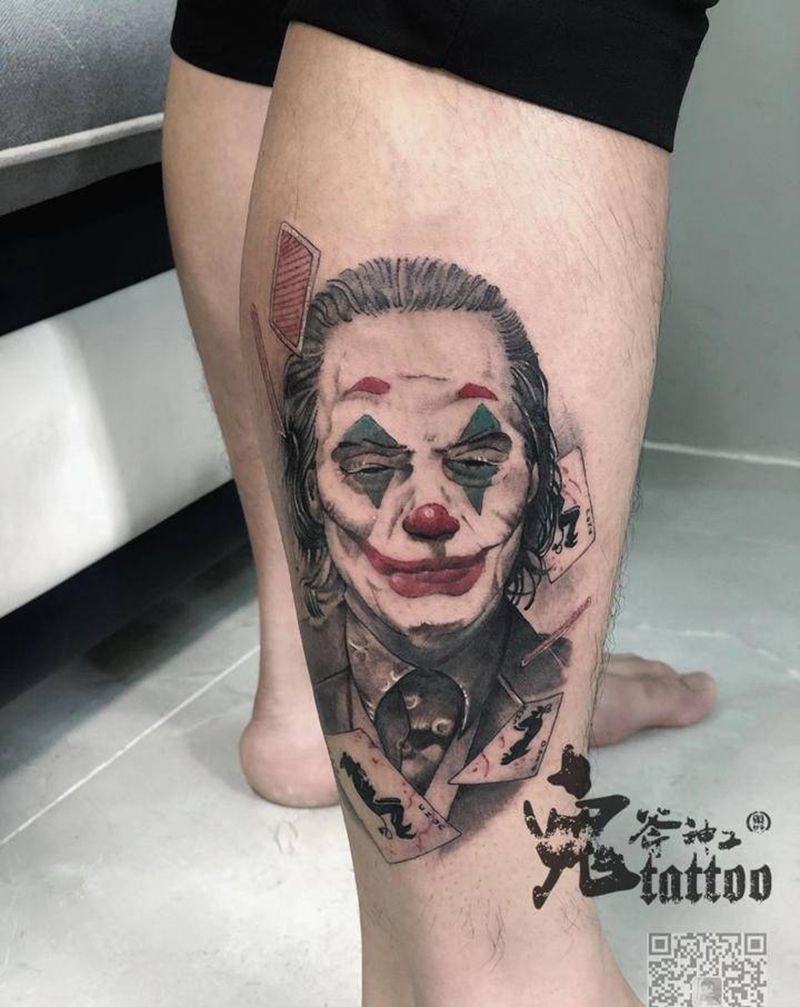 小丑纹身图片_脚部腿部欧美写实纹身图案