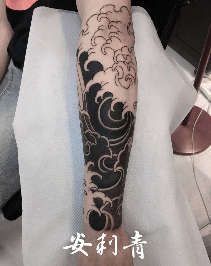 浪臂纹身图片_手臂手部老传统新传统浪花黑灰花臂纹身图案