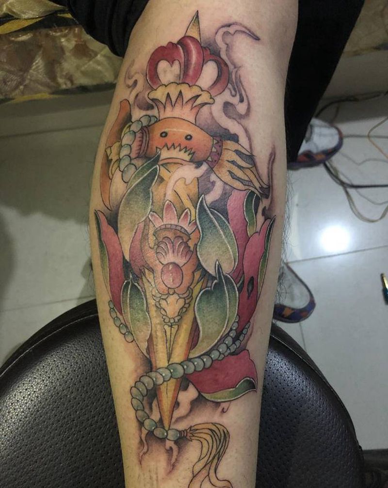 降魔杵纹身图片_腿部新传统纹身图案