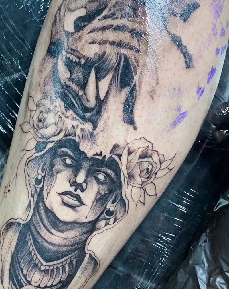 点刺纹身图片_腿部点刺纹身图案