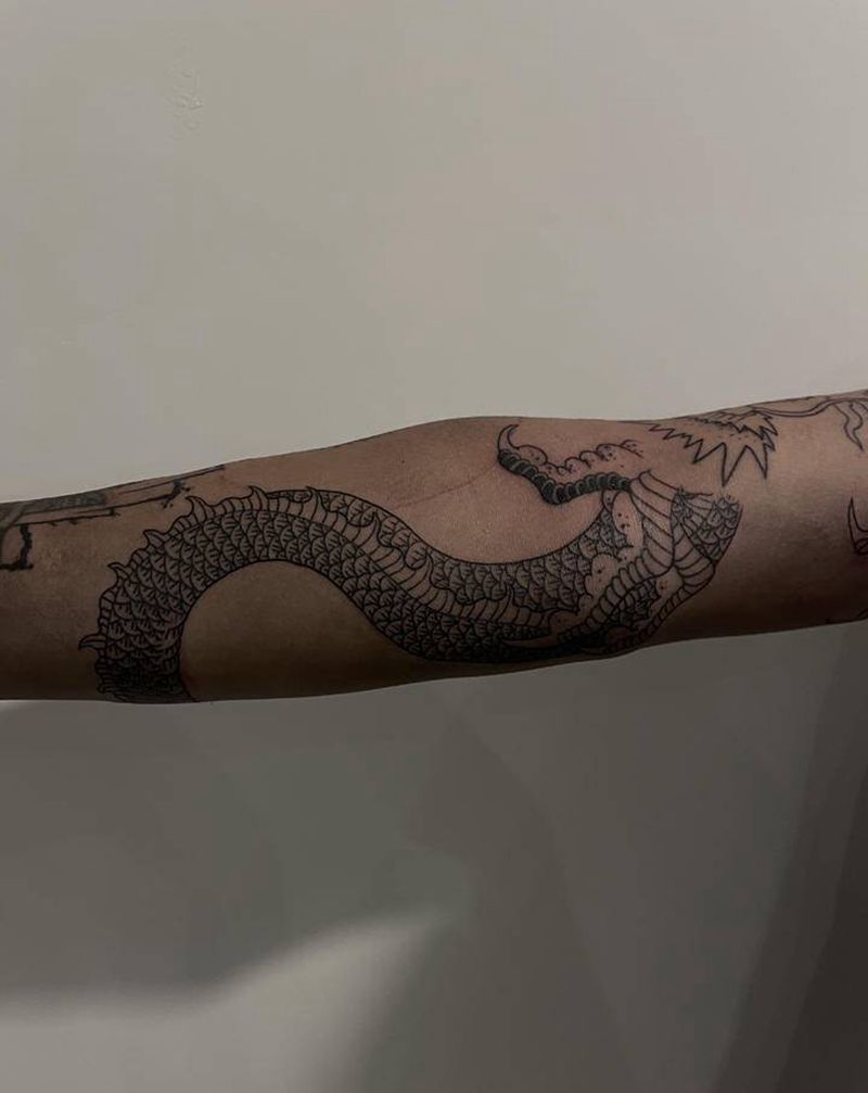 龙尾，花臂一角纹身图片_手部新传统老传统纹身图案