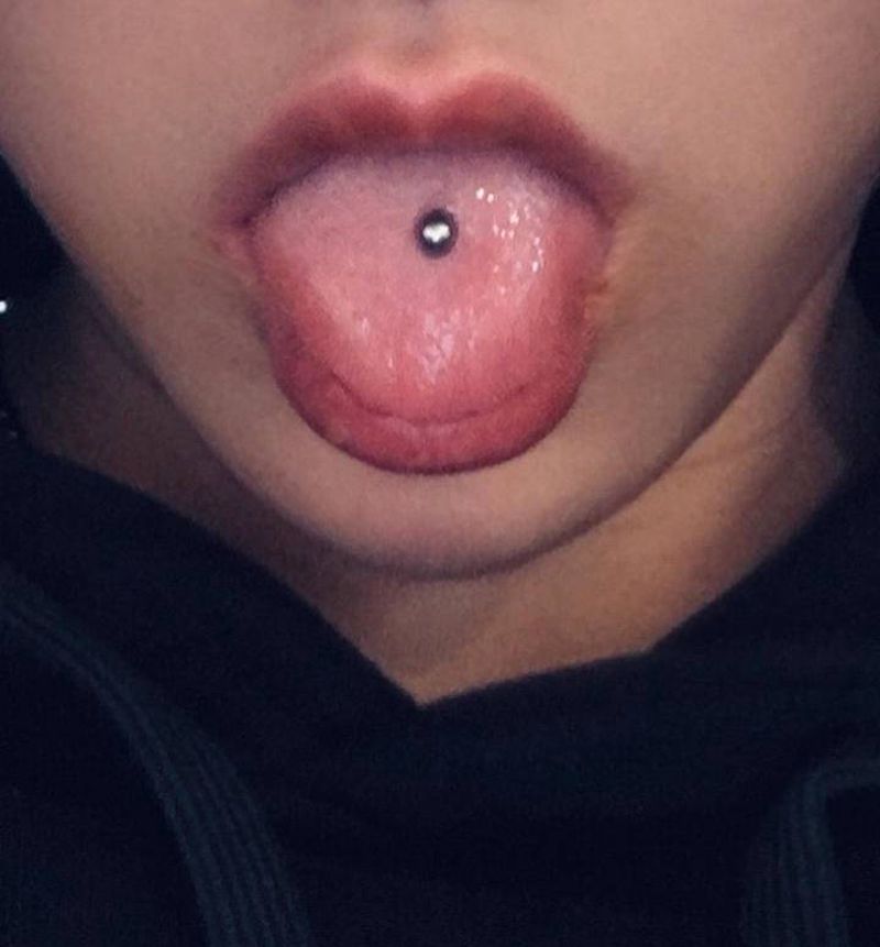 舌钉纹身图片_舌钉纹身图案