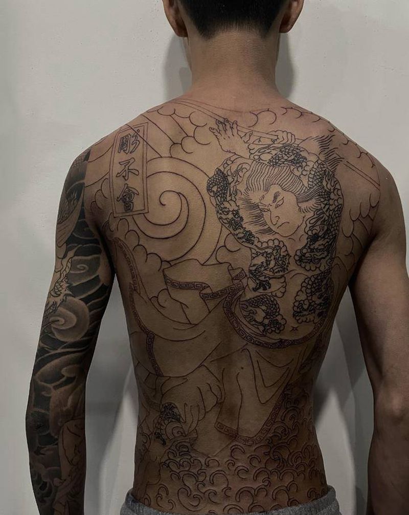 史进满背线条纹身图片_背部老传统纹身图案