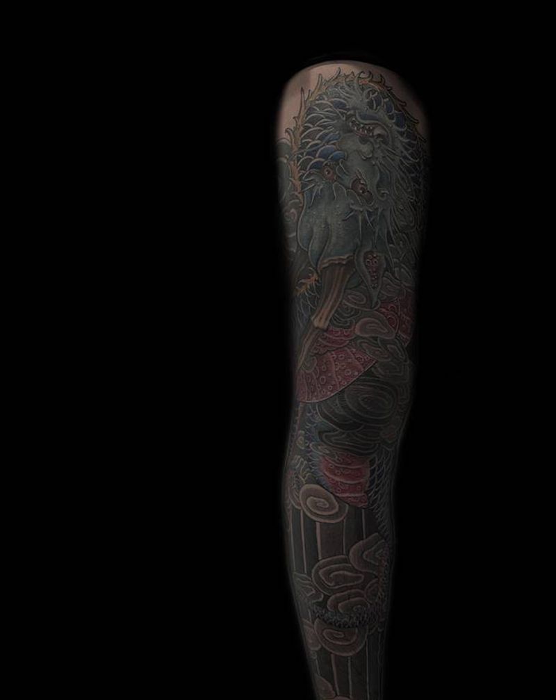 花腿云龙纹身图片_腿部老传统新传统纹身图案