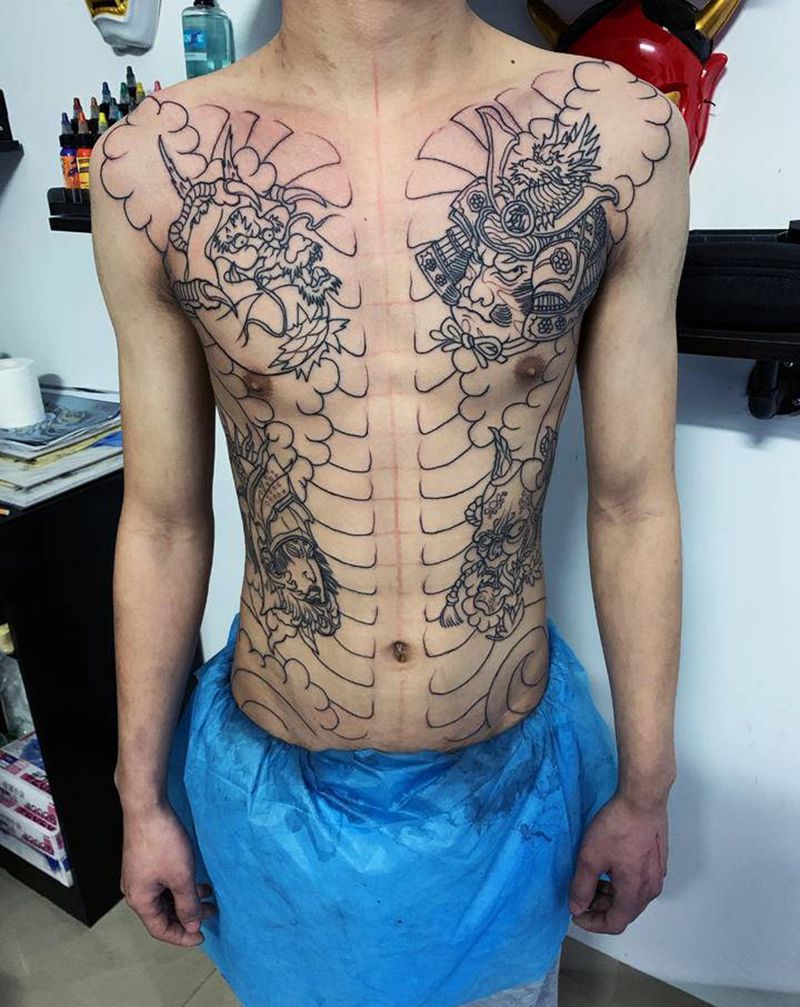 开衫纹身图片_胸部纹身图案