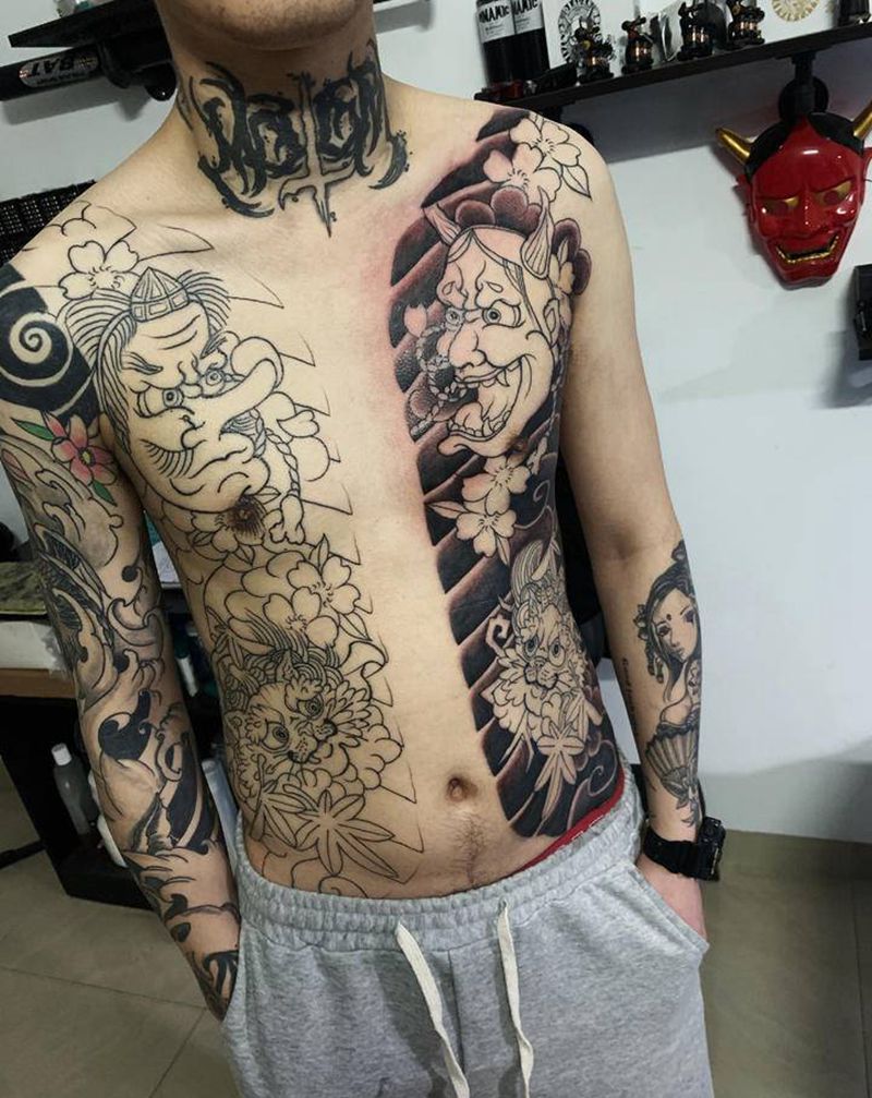 开衫，黑灰未完纹身图片_胸部纹身图案