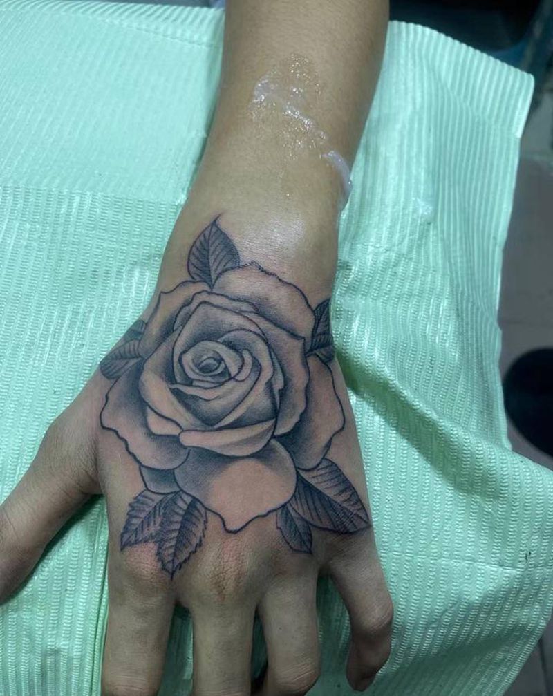 花拳纹身图片_手部Old School纹身图案