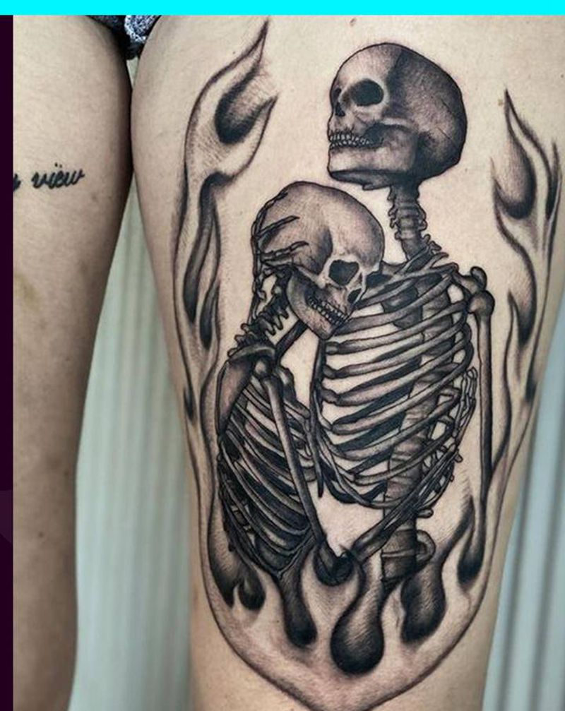 骷髅纹身图片_腿部黑灰纹身图案