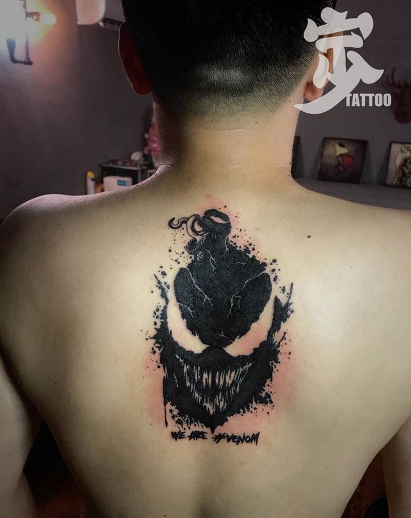 毒液纹身图片_背部水墨图腾纹身图案