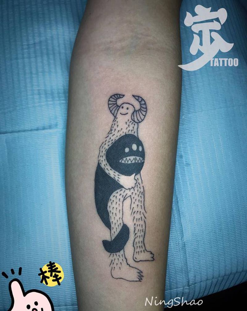 小怪物纹身图片_手臂点刺图腾怪物纹身图案