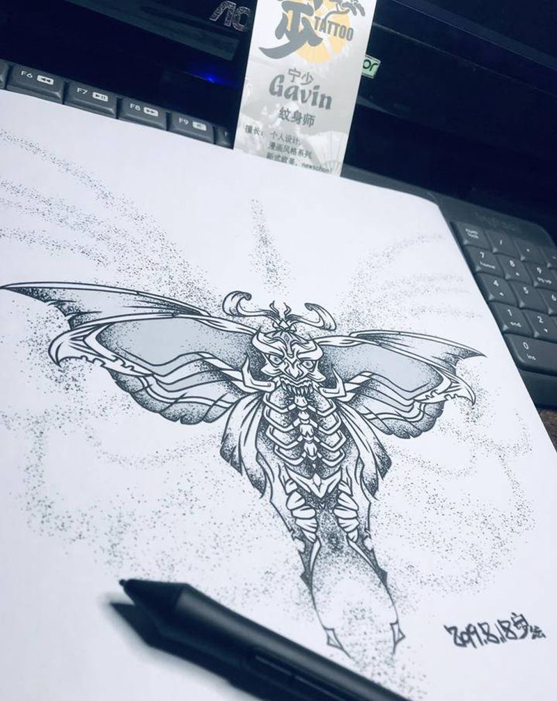手稿+飞蛾纹身图片_胸部New School点刺飞蛾蝴蝶纹身图案