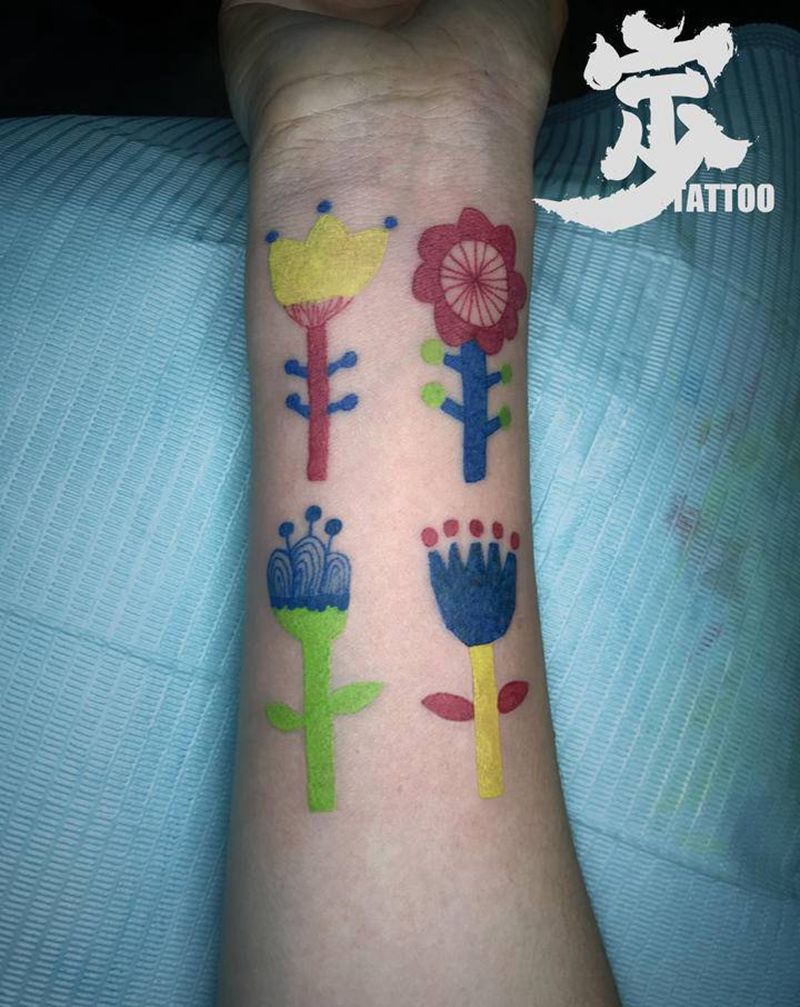 草间弥生的4朵小花纹身图片_手臂几何图腾花纹身图案