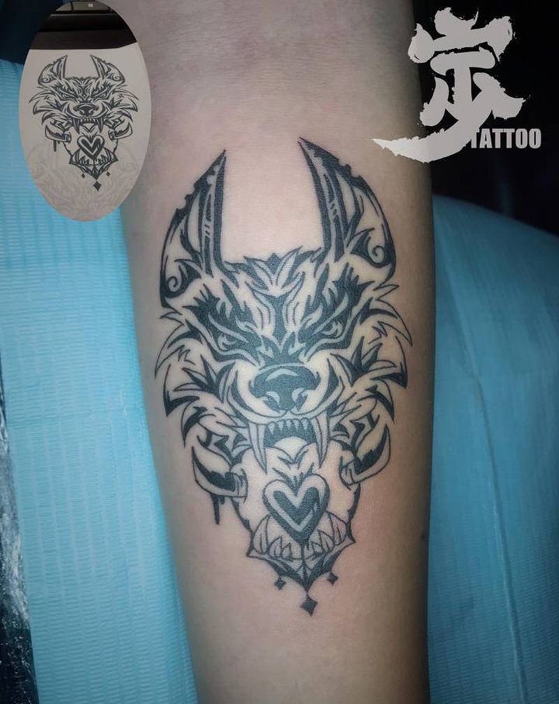 原创+咬心图腾纹身图片_手臂图腾纹身图案