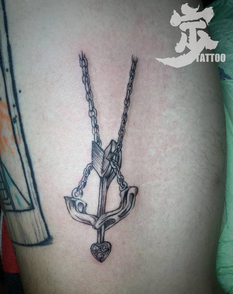 吊坠纹身图片_腿部欧美写实New School纹身图案