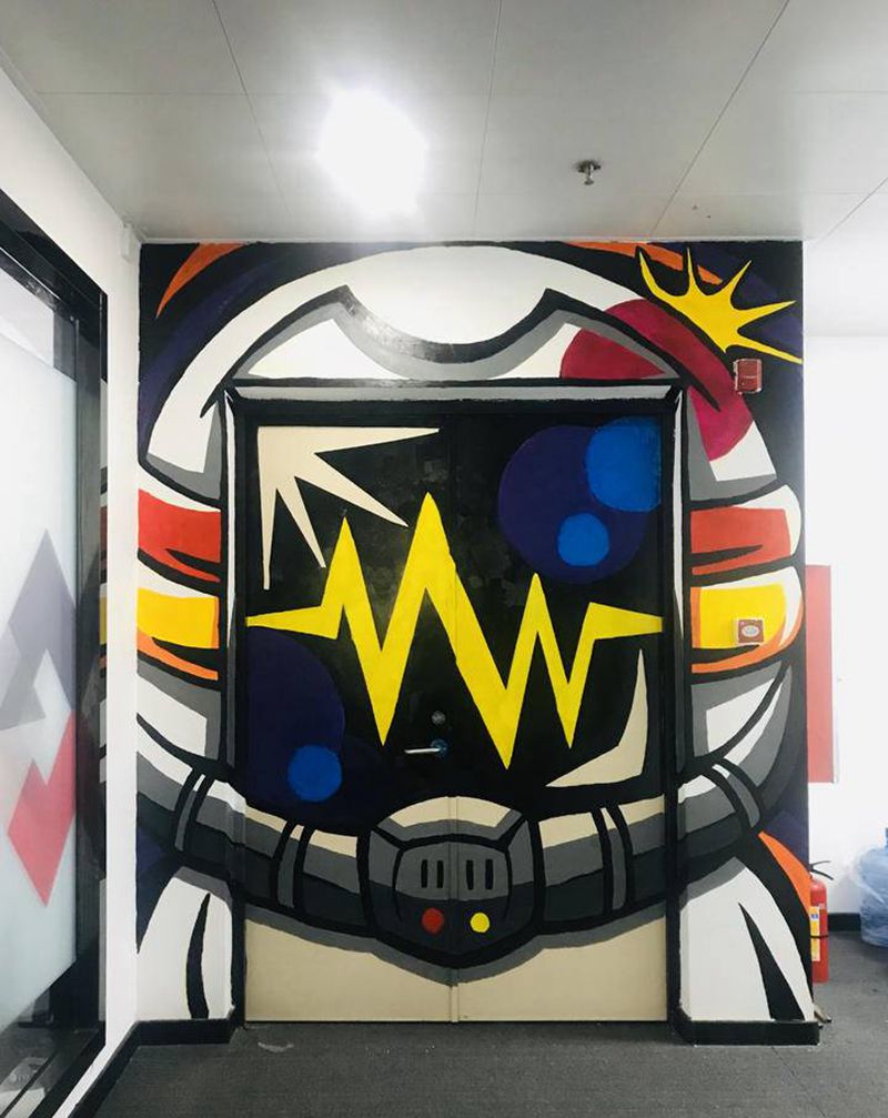 画墙+太空人纹身图片_New School纹身图案