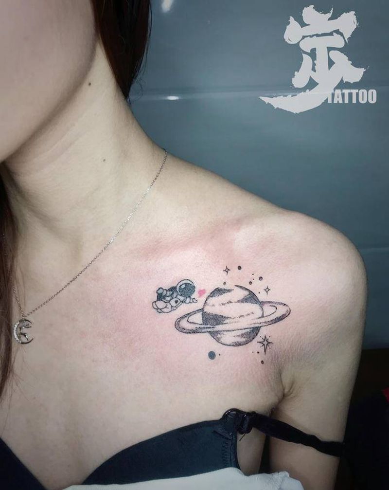 遮盖+外星太空人纹身图片_肩部胸部点刺太空人外星纹身图案