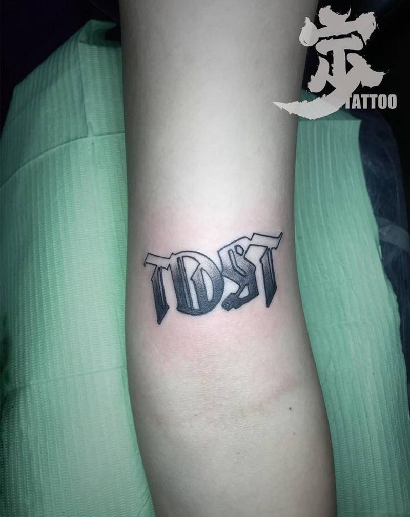 花体TDST纹身图片_手臂花体字纹身图案