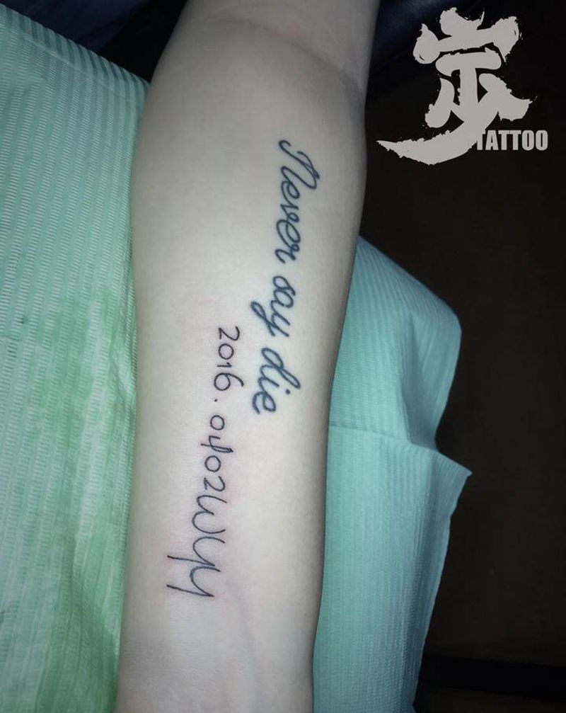 生日纹身图片_手臂花体字纹身图案