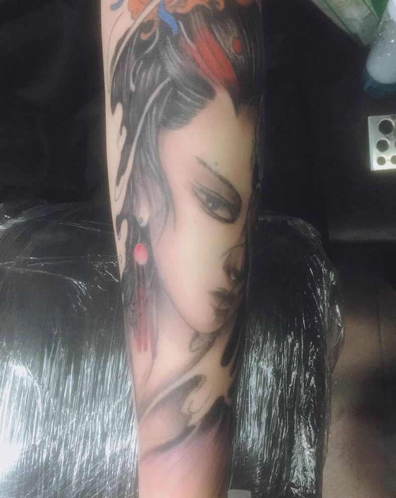 修改线条图纹身图片_手臂新传统纹身图案