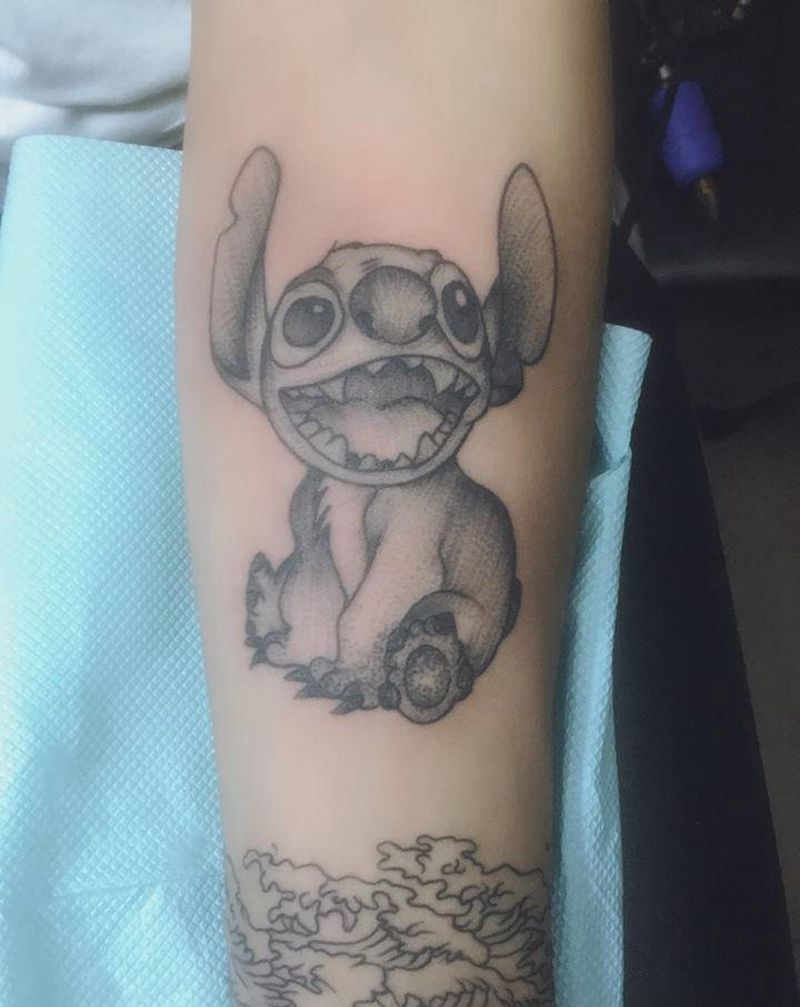 史迪仔卡通纹身图片_手部手臂New School纹身图案