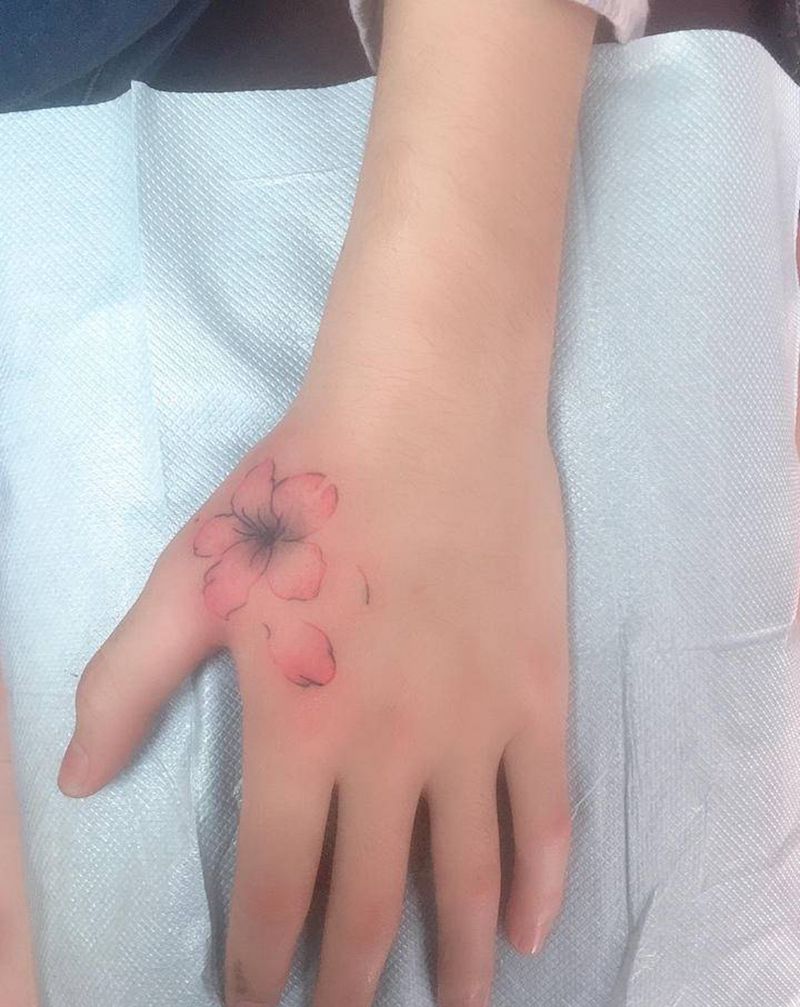 小清新纹身图片_手部小清新纹身图案