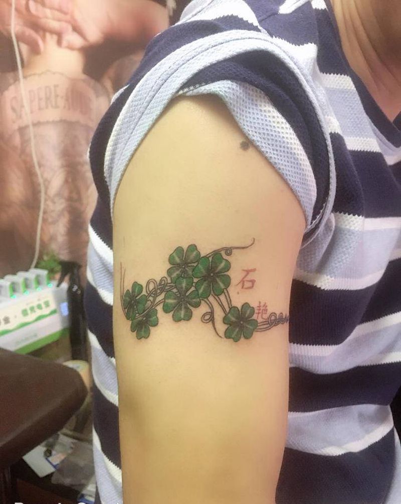四叶草纹身图片_手臂新传统纹身图案