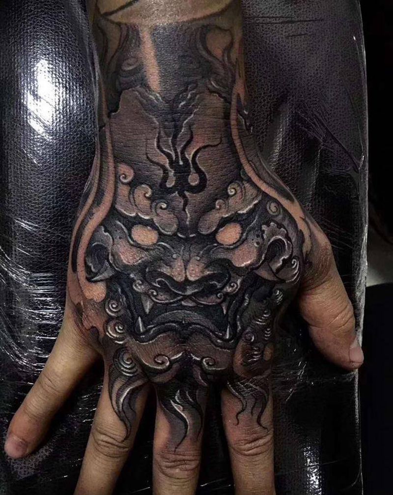 花拳纹身图片_手部新传统纹身图案