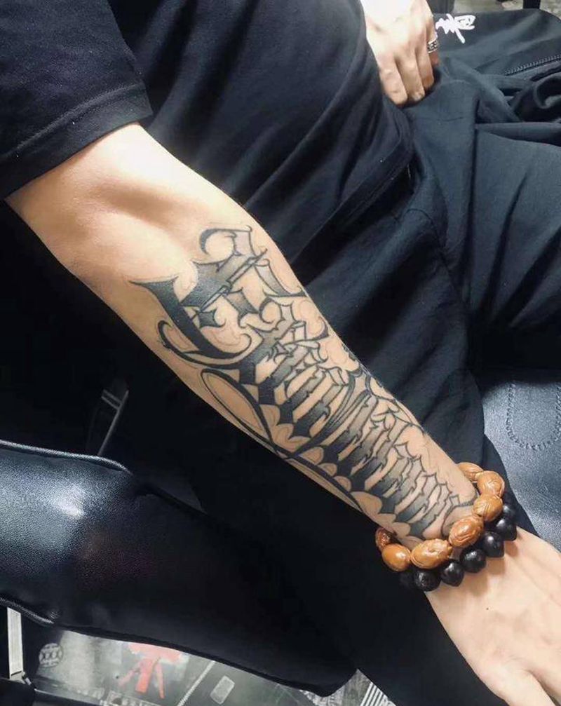 奇卡诺花体英文纹身图片_手臂花体字纹身图案